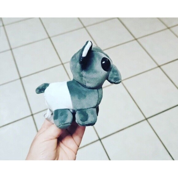 2024 Adopt Me! 5" Surprise Plush Pets Series 4 Common Malayan Tapir Plush - Picture 4 of 10